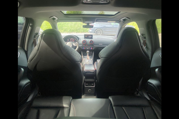 Audi RS 3 SPORTBACK 2.5 TFSI RS 3 quattro / Pano/ B&O/ VC/ Matrix/ Ambiente/ Privacy/ Keyless/ Carplay