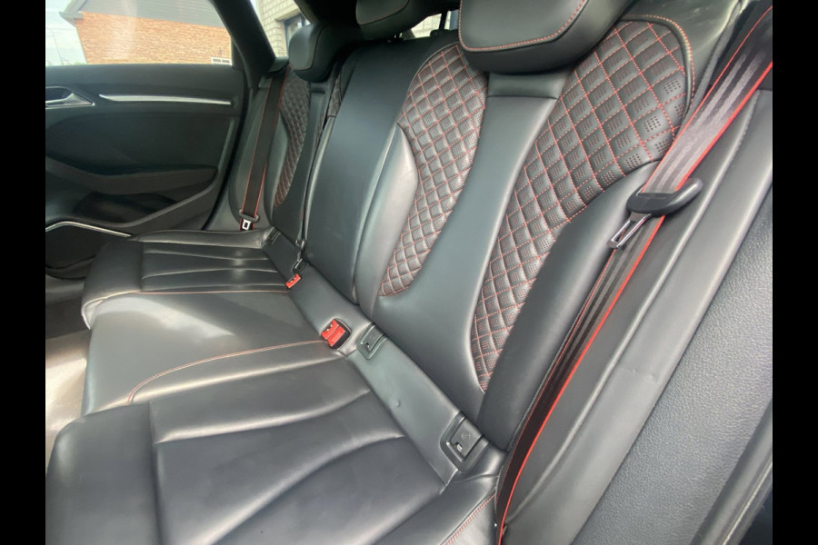 Audi RS 3 SPORTBACK 2.5 TFSI RS 3 quattro / Pano/ B&O/ VC/ Matrix/ Ambiente/ Privacy/ Keyless/ Carplay