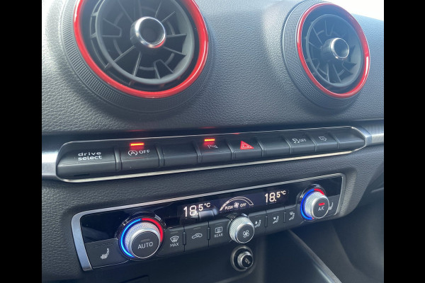 Audi RS 3 SPORTBACK 2.5 TFSI RS 3 quattro / Pano/ B&O/ VC/ Matrix/ Ambiente/ Privacy/ Keyless/ Carplay