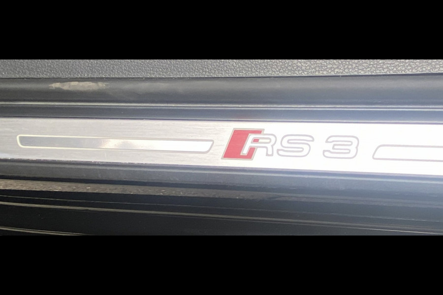 Audi RS 3 SPORTBACK 2.5 TFSI RS 3 quattro / Pano/ B&O/ VC/ Matrix/ Ambiente/ Privacy/ Keyless/ Carplay