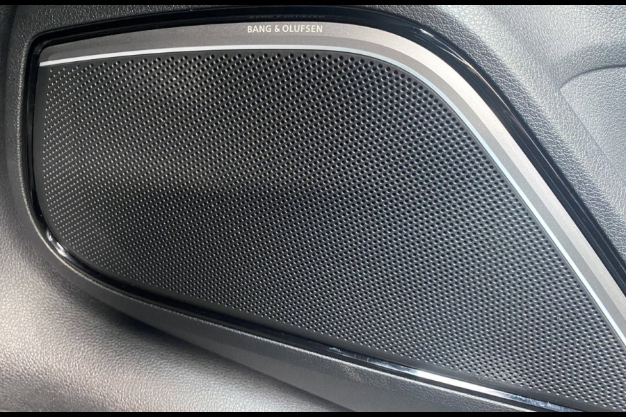Audi RS 3 SPORTBACK 2.5 TFSI RS 3 quattro / Pano/ B&O/ VC/ Matrix/ Ambiente/ Privacy/ Keyless/ Carplay