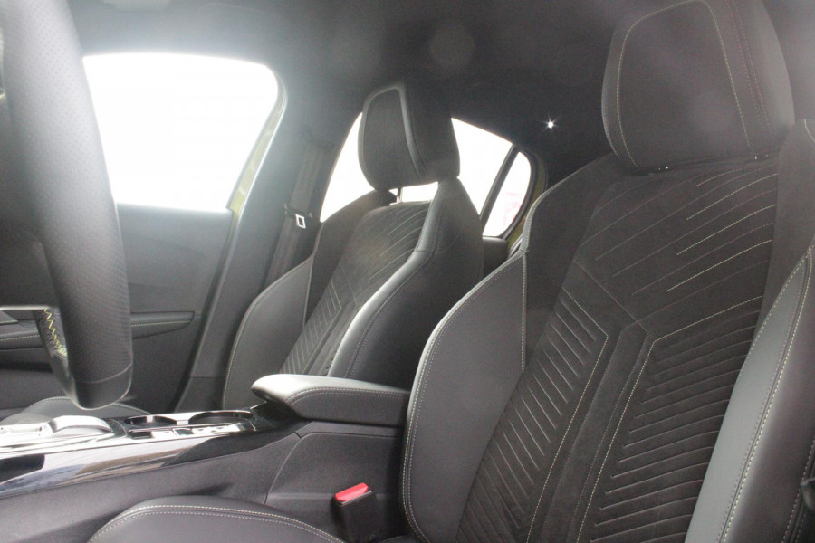 Peugeot e-208 EV GT 156PK 51 kWh | WARMTEPOMP | ALCANTARA "EXECUTIVE INTERIOR" (STOEL VERWARMING/ELEKTRISCH VERSTELBARE BESTUUDERSSTOEL MET MASSAGE FUNCTIE/ALCANTARA BEKLEDING | METAALLAK "JAUNE AGUENDA" | DRIVE ASSIST PLUS PACK (ADAPTIVE CRUISE CONTROL/STOP & GO FUNCTIE/LANE KEEPING/POSITIONING ASSIST) | 17" LICHTMETALEN VELGEN "YANAKA" | SFEER VERLICHTING IN 8 KLEUREN | KEYLESS ENTRY/START | DRAADLOZE APPLE CARPLAY/ANDROID AUTO | DRAADLOZE TELEFOONLADER | VISION & NAVIGATION PACK (NAVIGATIE/HD CAMERA VOOR EN ACHTER/DODEHOEK BEWAKING/INSTAPVERLICHTING | FULL LED KOPLAMPEN |