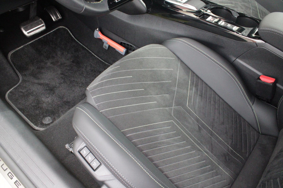 Peugeot e-208 EV GT 156PK 51 kWh | WARMTEPOMP | ALCANTARA "EXECUTIVE INTERIOR" (STOEL VERWARMING/ELEKTRISCH VERSTELBARE BESTUUDERSSTOEL MET MASSAGE FUNCTIE/ALCANTARA BEKLEDING | METAALLAK "JAUNE AGUENDA" | DRIVE ASSIST PLUS PACK (ADAPTIVE CRUISE CONTROL/STOP & GO FUNCTIE/LANE KEEPING/POSITIONING ASSIST) | 17" LICHTMETALEN VELGEN "YANAKA" | SFEER VERLICHTING IN 8 KLEUREN | KEYLESS ENTRY/START | DRAADLOZE APPLE CARPLAY/ANDROID AUTO | DRAADLOZE TELEFOONLADER | VISION & NAVIGATION PACK (NAVIGATIE/HD CAMERA VOOR EN ACHTER/DODEHOEK BEWAKING/INSTAPVERLICHTING | FULL LED KOPLAMPEN |
