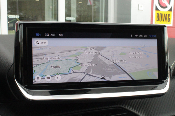 Peugeot e-208 EV GT 156PK 51 kWh | WARMTEPOMP | ALCANTARA "EXECUTIVE INTERIOR" (STOEL VERWARMING/ELEKTRISCH VERSTELBARE BESTUUDERSSTOEL MET MASSAGE FUNCTIE/ALCANTARA BEKLEDING | METAALLAK "JAUNE AGUENDA" | DRIVE ASSIST PLUS PACK (ADAPTIVE CRUISE CONTROL/STOP & GO FUNCTIE/LANE KEEPING/POSITIONING ASSIST) | 17" LICHTMETALEN VELGEN "YANAKA" | SFEER VERLICHTING IN 8 KLEUREN | KEYLESS ENTRY/START | DRAADLOZE APPLE CARPLAY/ANDROID AUTO | DRAADLOZE TELEFOONLADER | VISION & NAVIGATION PACK (NAVIGATIE/HD CAMERA VOOR EN ACHTER/DODEHOEK BEWAKING/INSTAPVERLICHTING | FULL LED KOPLAMPEN |