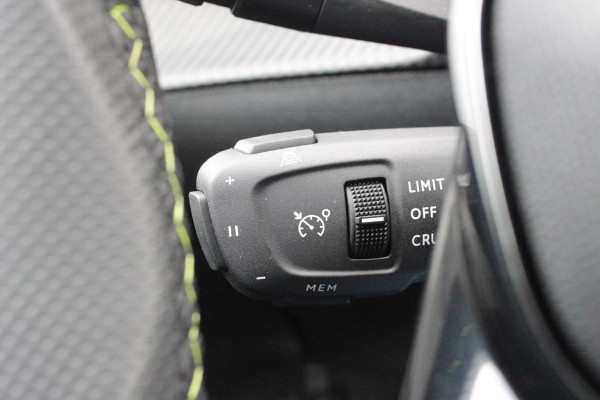 Peugeot e-208 EV GT 156PK 51 kWh | WARMTEPOMP | ALCANTARA "EXECUTIVE INTERIOR" (STOEL VERWARMING/ELEKTRISCH VERSTELBARE BESTUUDERSSTOEL MET MASSAGE FUNCTIE/ALCANTARA BEKLEDING | METAALLAK "JAUNE AGUENDA" | DRIVE ASSIST PLUS PACK (ADAPTIVE CRUISE CONTROL/STOP & GO FUNCTIE/LANE KEEPING/POSITIONING ASSIST) | 17" LICHTMETALEN VELGEN "YANAKA" | SFEER VERLICHTING IN 8 KLEUREN | KEYLESS ENTRY/START | DRAADLOZE APPLE CARPLAY/ANDROID AUTO | DRAADLOZE TELEFOONLADER | VISION & NAVIGATION PACK (NAVIGATIE/HD CAMERA VOOR EN ACHTER/DODEHOEK BEWAKING/INSTAPVERLICHTING | FULL LED KOPLAMPEN |