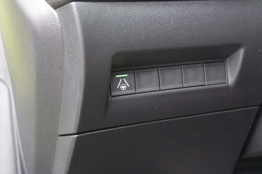 Peugeot e-208 EV GT 156PK 51 kWh | WARMTEPOMP | ALCANTARA "EXECUTIVE INTERIOR" (STOEL VERWARMING/ELEKTRISCH VERSTELBARE BESTUUDERSSTOEL MET MASSAGE FUNCTIE/ALCANTARA BEKLEDING | METAALLAK "JAUNE AGUENDA" | DRIVE ASSIST PLUS PACK (ADAPTIVE CRUISE CONTROL/STOP & GO FUNCTIE/LANE KEEPING/POSITIONING ASSIST) | 17" LICHTMETALEN VELGEN "YANAKA" | SFEER VERLICHTING IN 8 KLEUREN | KEYLESS ENTRY/START | DRAADLOZE APPLE CARPLAY/ANDROID AUTO | DRAADLOZE TELEFOONLADER | VISION & NAVIGATION PACK (NAVIGATIE/HD CAMERA VOOR EN ACHTER/DODEHOEK BEWAKING/INSTAPVERLICHTING | FULL LED KOPLAMPEN |