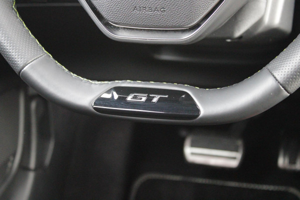 Peugeot e-208 EV GT 156PK 51 kWh | WARMTEPOMP | ALCANTARA "EXECUTIVE INTERIOR" (STOEL VERWARMING/ELEKTRISCH VERSTELBARE BESTUUDERSSTOEL MET MASSAGE FUNCTIE/ALCANTARA BEKLEDING | METAALLAK "JAUNE AGUENDA" | DRIVE ASSIST PLUS PACK (ADAPTIVE CRUISE CONTROL/STOP & GO FUNCTIE/LANE KEEPING/POSITIONING ASSIST) | 17" LICHTMETALEN VELGEN "YANAKA" | SFEER VERLICHTING IN 8 KLEUREN | KEYLESS ENTRY/START | DRAADLOZE APPLE CARPLAY/ANDROID AUTO | DRAADLOZE TELEFOONLADER | VISION & NAVIGATION PACK (NAVIGATIE/HD CAMERA VOOR EN ACHTER/DODEHOEK BEWAKING/INSTAPVERLICHTING | FULL LED KOPLAMPEN |