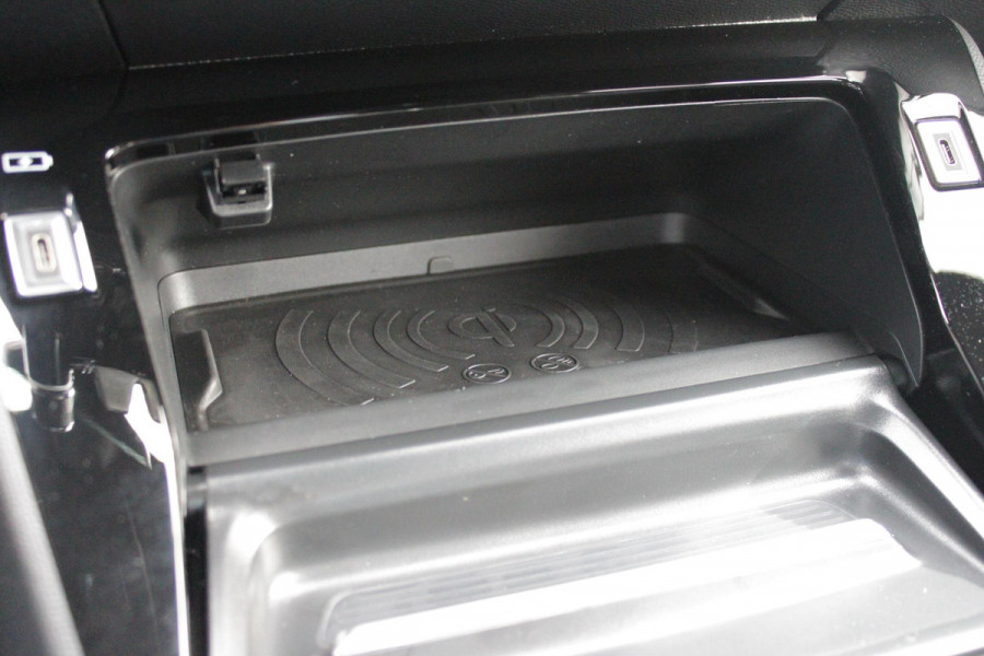 Peugeot e-208 EV GT 156PK 51 kWh | WARMTEPOMP | ALCANTARA "EXECUTIVE INTERIOR" (STOEL VERWARMING/ELEKTRISCH VERSTELBARE BESTUUDERSSTOEL MET MASSAGE FUNCTIE/ALCANTARA BEKLEDING | METAALLAK "JAUNE AGUENDA" | DRIVE ASSIST PLUS PACK (ADAPTIVE CRUISE CONTROL/STOP & GO FUNCTIE/LANE KEEPING/POSITIONING ASSIST) | 17" LICHTMETALEN VELGEN "YANAKA" | SFEER VERLICHTING IN 8 KLEUREN | KEYLESS ENTRY/START | DRAADLOZE APPLE CARPLAY/ANDROID AUTO | DRAADLOZE TELEFOONLADER | VISION & NAVIGATION PACK (NAVIGATIE/HD CAMERA VOOR EN ACHTER/DODEHOEK BEWAKING/INSTAPVERLICHTING | FULL LED KOPLAMPEN |