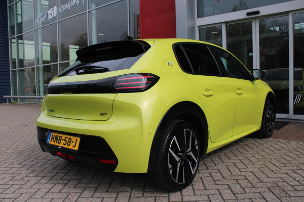 Peugeot e-208 EV GT 156PK 51 kWh | WARMTEPOMP | ALCANTARA "EXECUTIVE INTERIOR" (STOEL VERWARMING/ELEKTRISCH VERSTELBARE BESTUUDERSSTOEL MET MASSAGE FUNCTIE/ALCANTARA BEKLEDING | METAALLAK "JAUNE AGUENDA" | DRIVE ASSIST PLUS PACK (ADAPTIVE CRUISE CONTROL/STOP & GO FUNCTIE/LANE KEEPING/POSITIONING ASSIST) | 17" LICHTMETALEN VELGEN "YANAKA" | SFEER VERLICHTING IN 8 KLEUREN | KEYLESS ENTRY/START | DRAADLOZE APPLE CARPLAY/ANDROID AUTO | DRAADLOZE TELEFOONLADER | VISION & NAVIGATION PACK (NAVIGATIE/HD CAMERA VOOR EN ACHTER/DODEHOEK BEWAKING/INSTAPVERLICHTING | FULL LED KOPLAMPEN |