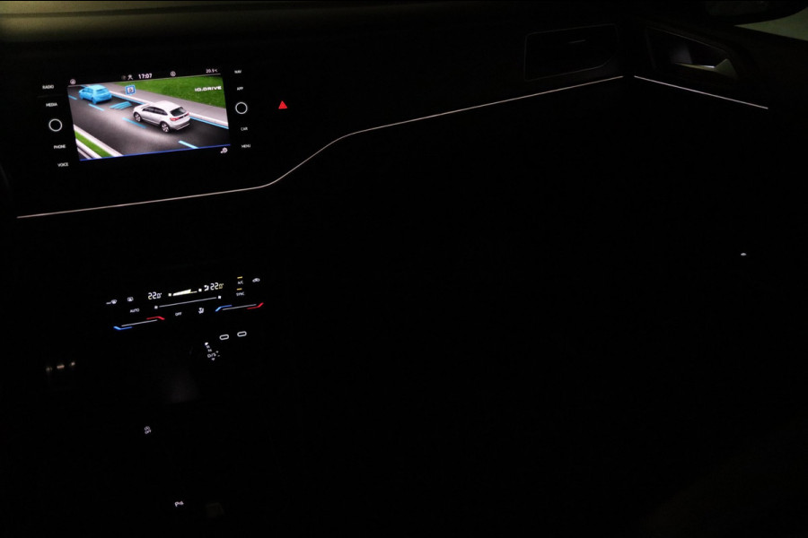 Volkswagen Taigo 1.5 TSI R-Line / PANODAK / ACC / VIRTUAL / CARPLAY