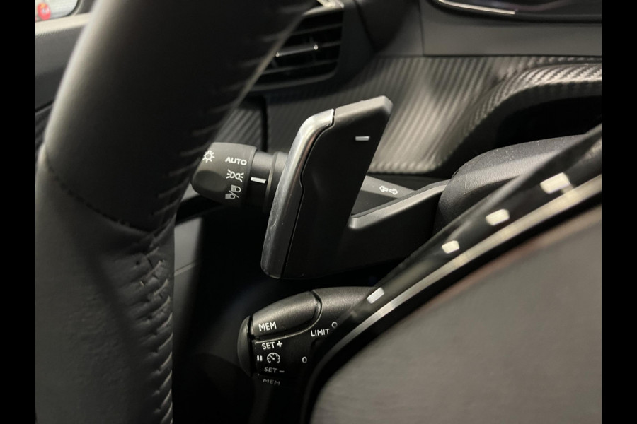 Peugeot 2008 1.2 130pk Automaat Active Pack Navigatie Cruise Control Climate Control Camera Parkeer sensoren Lichtmetalen velgen