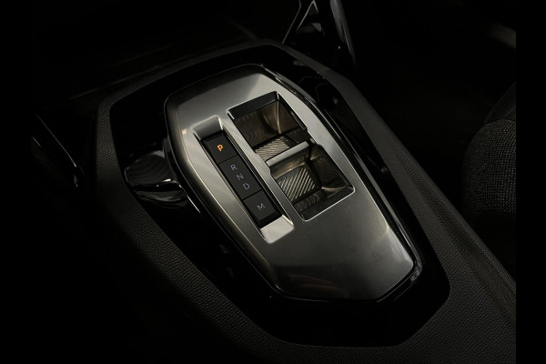 Peugeot 2008 1.2 130pk Automaat Active Pack Navigatie Cruise Control Climate Control Camera Parkeer sensoren Lichtmetalen velgen