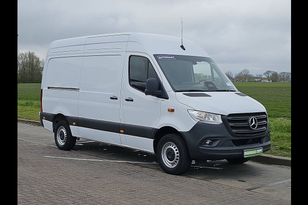Mercedes-Benz Sprinter 317 L2H2 RWD Cruise control, Airco, Navi, Camera, Laneassist, Automaat, Mbux10, 170 Pk!