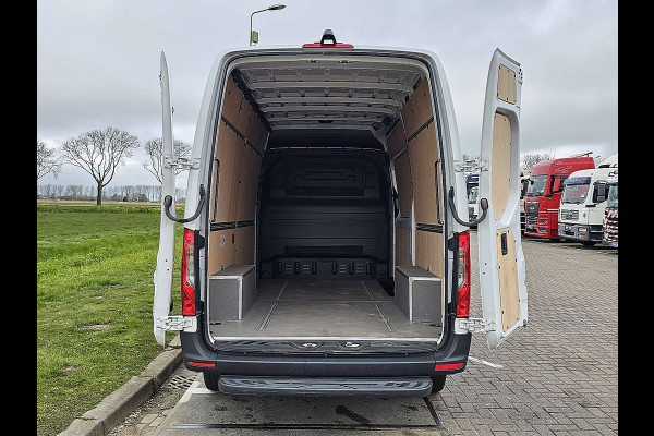Mercedes-Benz Sprinter 317 L2H2 RWD Cruise control, Airco, Navi, Camera, Laneassist, Automaat, Mbux10, 170 Pk!