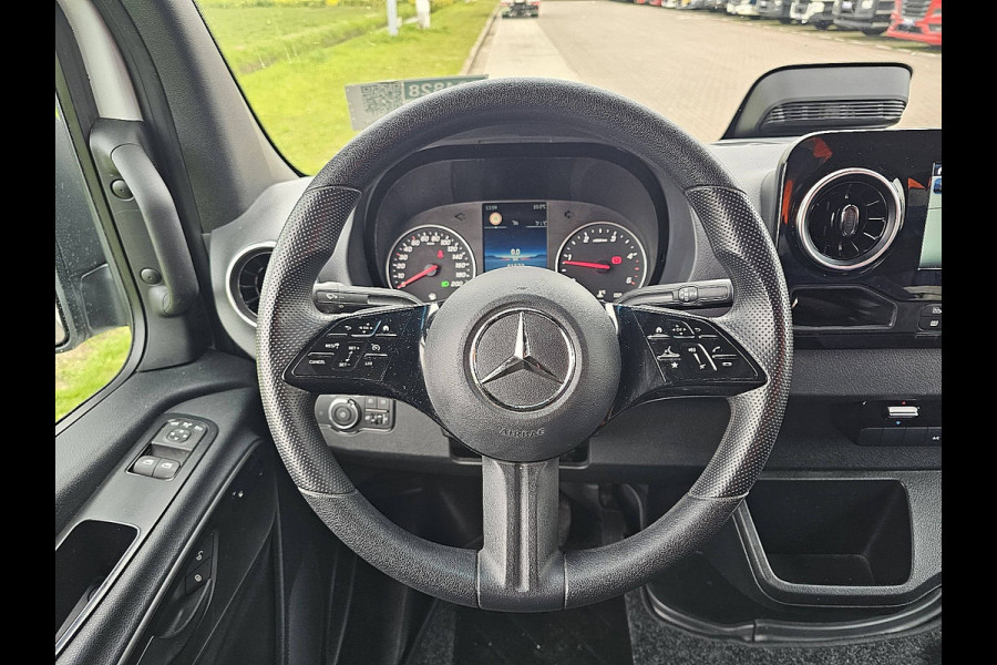 Mercedes-Benz Sprinter 317 L2H2 RWD Cruise control, Airco, Navi, Camera, Laneassist, Automaat, Mbux10, 170 Pk!