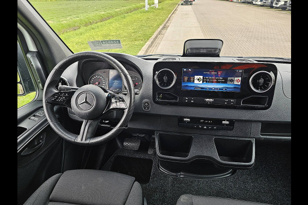 Mercedes-Benz Sprinter 317 L2H2 RWD Cruise control, Airco, Navi, Camera, Laneassist, Automaat, Mbux10, 170 Pk!