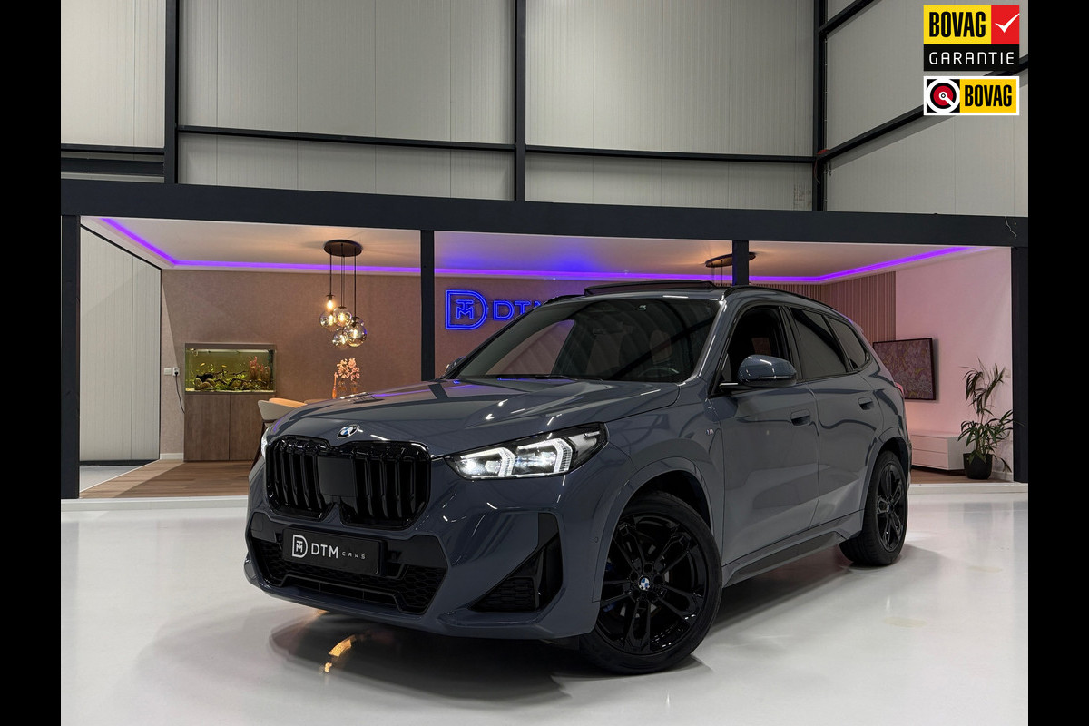 BMW X1 BMW sDrive20i M Sport Pano Sportstoelen ACC Trekhaak Navi LED Camera Carplay