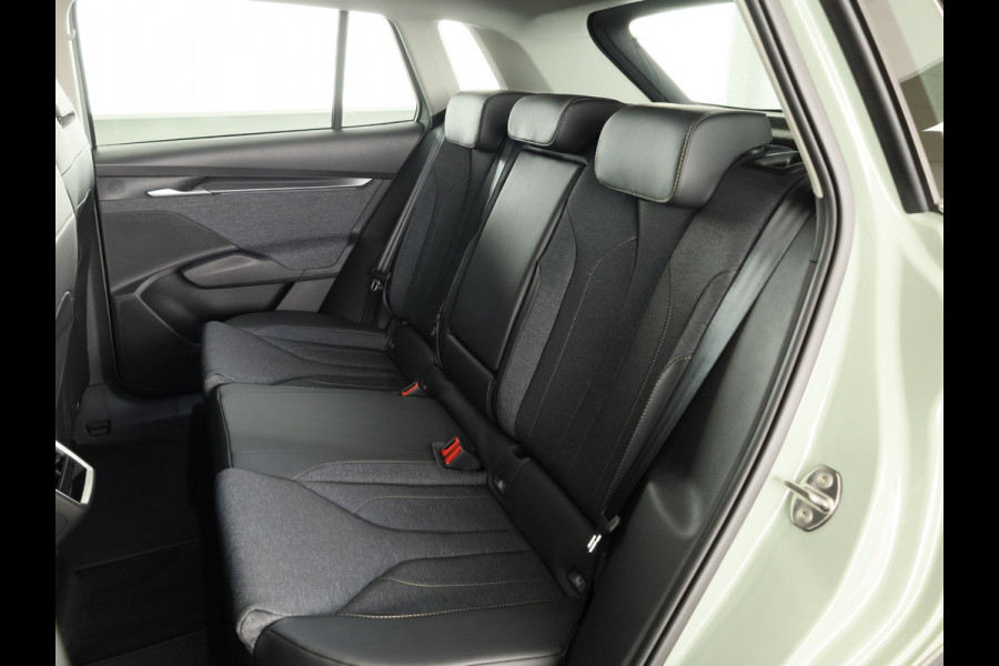 Škoda Elroq Business Edition Elektromotor 150 kW / 204 PK SUV | Trekhaak wegklapbaar | Lichtmetalen velgen 20 inch Vega