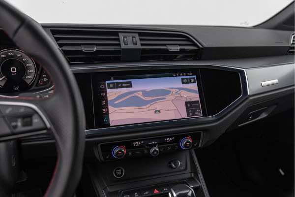 Audi Q3 Sportback 45 TFSI e 245pk S-Line Pano Sonos Sfeer ACC 20''