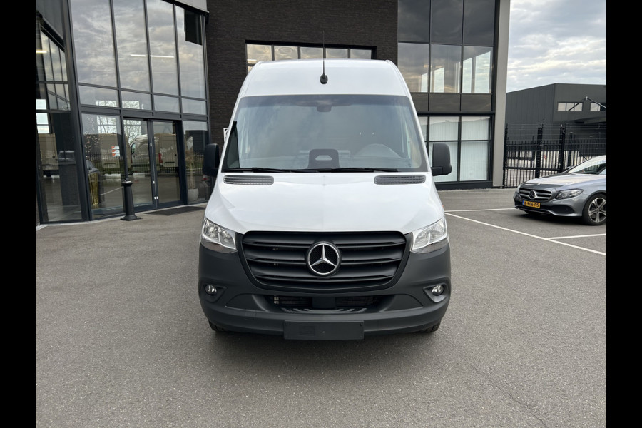 Mercedes-Benz Sprinter 317 CDI L2 H2 Pro Facelift / MBUX / Navigatie / Camera / Geveerde stoel / Cruise control / Airco / 270 Graden achterdeuren
