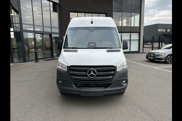 Mercedes-Benz Sprinter 317 CDI L2 H2 Pro Facelift / MBUX / Navigatie / Camera / Geveerde stoel / Cruise control / Airco / 270 Graden achterdeuren