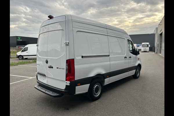 Mercedes-Benz Sprinter 317 CDI L2 H2 Pro Facelift / MBUX / Navigatie / Camera / Geveerde stoel / Cruise control / Airco / 270 Graden achterdeuren