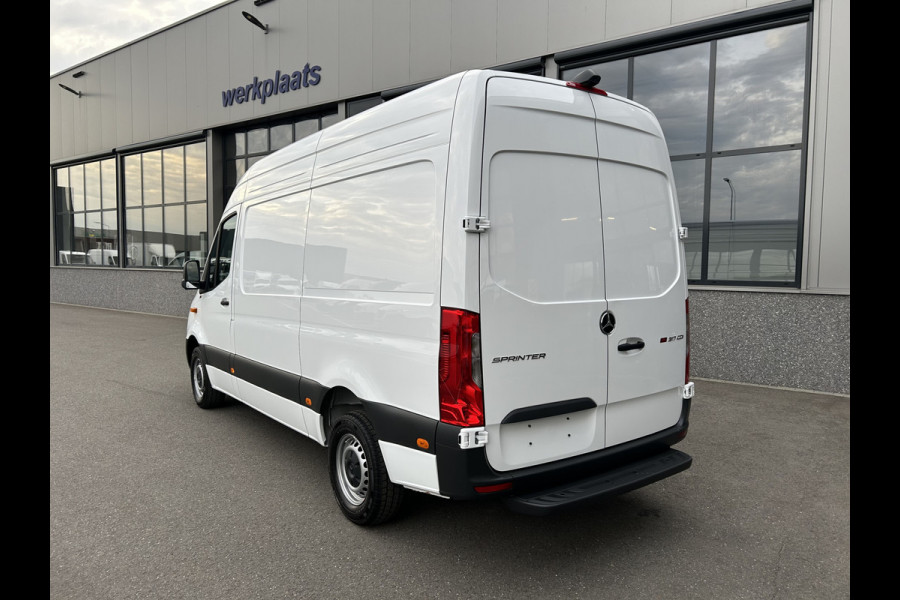 Mercedes-Benz Sprinter 317 CDI L2 H2 Pro Facelift / MBUX / Navigatie / Camera / Geveerde stoel / Cruise control / Airco / 270 Graden achterdeuren