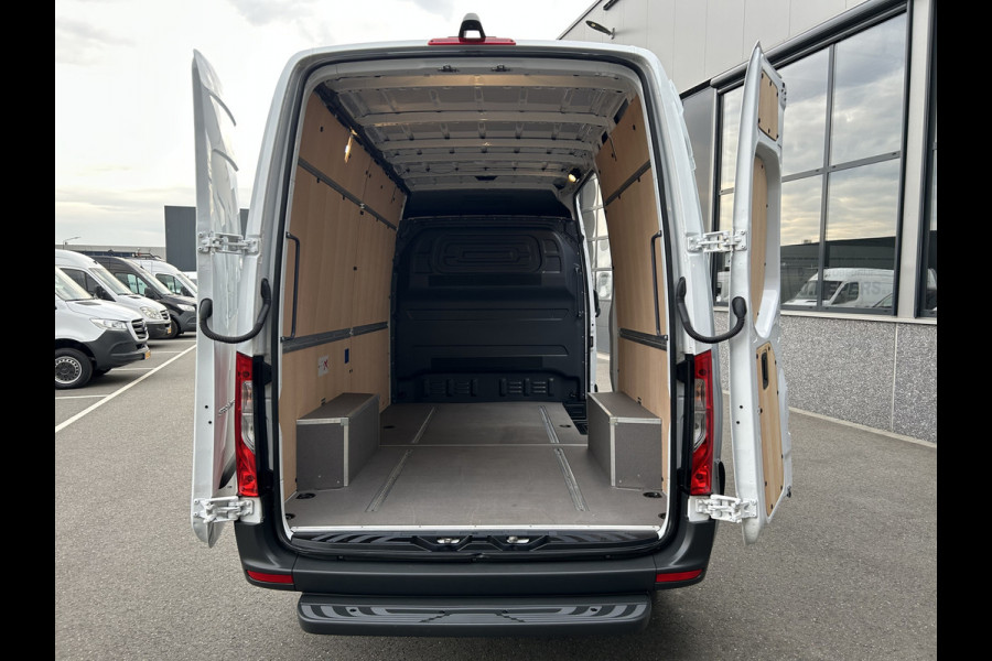 Mercedes-Benz Sprinter 317 CDI L2 H2 Pro Facelift / MBUX / Navigatie / Camera / Geveerde stoel / Cruise control / Airco / 270 Graden achterdeuren