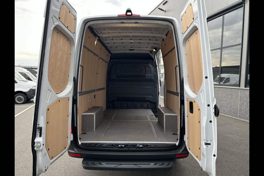 Mercedes-Benz Sprinter 317 CDI L2 H2 Pro Facelift / MBUX / Navigatie / Camera / Geveerde stoel / Cruise control / Airco / 270 Graden achterdeuren