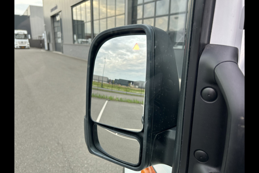 Mercedes-Benz Sprinter 317 CDI L2 H2 Pro Facelift / MBUX / Navigatie / Camera / Geveerde stoel / Cruise control / Airco / 270 Graden achterdeuren