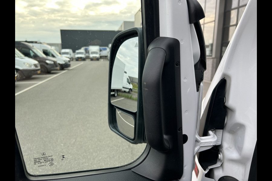 Mercedes-Benz Sprinter 317 CDI L2 H2 Pro Facelift / MBUX / Navigatie / Camera / Geveerde stoel / Cruise control / Airco / 270 Graden achterdeuren