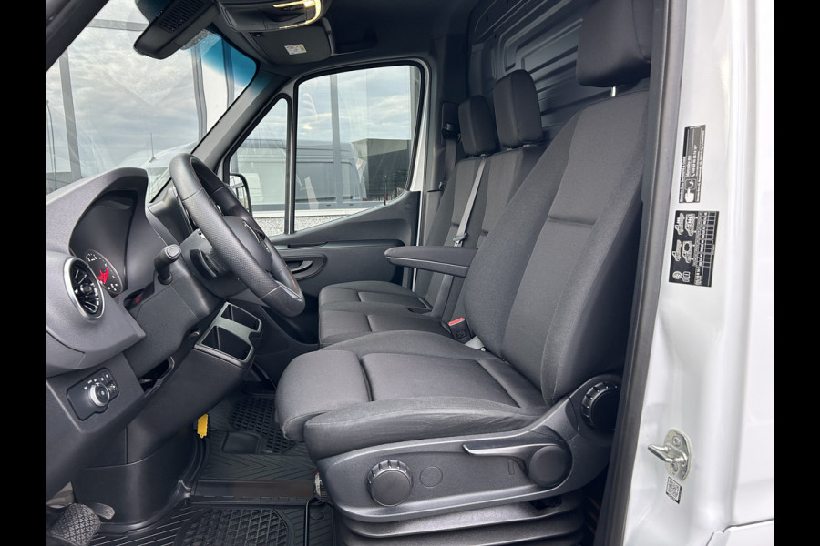 Mercedes-Benz Sprinter 317 CDI L2 H2 Pro Facelift / MBUX / Navigatie / Camera / Geveerde stoel / Cruise control / Airco / 270 Graden achterdeuren