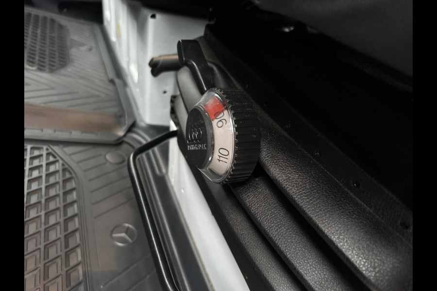 Mercedes-Benz Sprinter 317 CDI L2 H2 Pro Facelift / MBUX / Navigatie / Camera / Geveerde stoel / Cruise control / Airco / 270 Graden achterdeuren