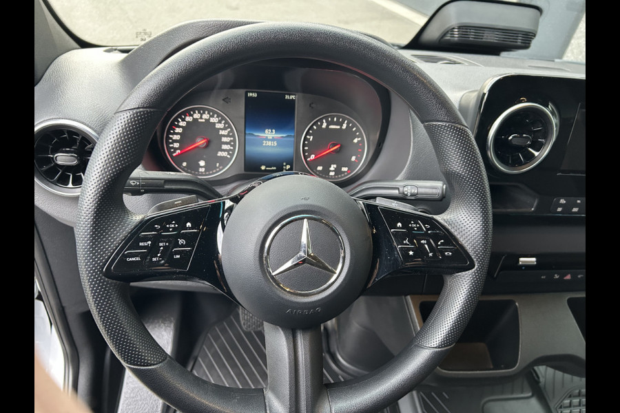 Mercedes-Benz Sprinter 317 CDI L2 H2 Pro Facelift / MBUX / Navigatie / Camera / Geveerde stoel / Cruise control / Airco / 270 Graden achterdeuren