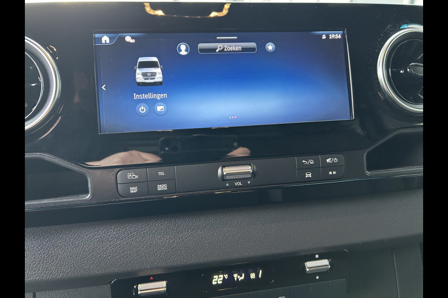 Mercedes-Benz Sprinter 317 CDI L2 H2 Pro Facelift / MBUX / Navigatie / Camera / Geveerde stoel / Cruise control / Airco / 270 Graden achterdeuren