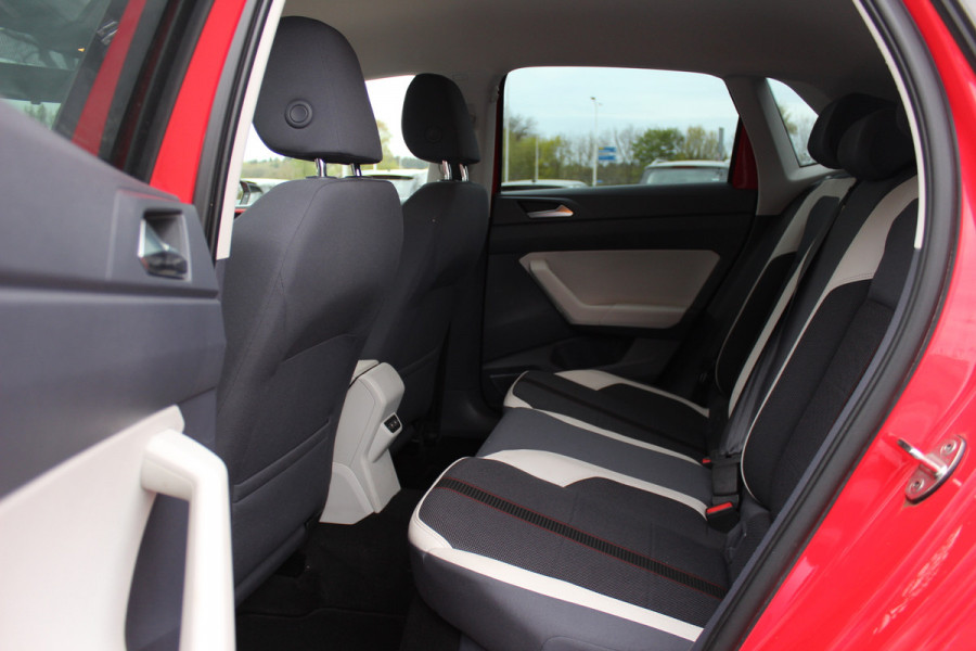 Volkswagen Polo 1.0 TSI Comfortline / NL Auto! / 1e Eign. / Trekhaak / CarPlay / Beats / 16'' / ACC