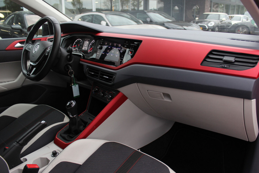 Volkswagen Polo 1.0 TSI Comfortline / NL Auto! / 1e Eign. / Trekhaak / CarPlay / Beats / 16'' / ACC