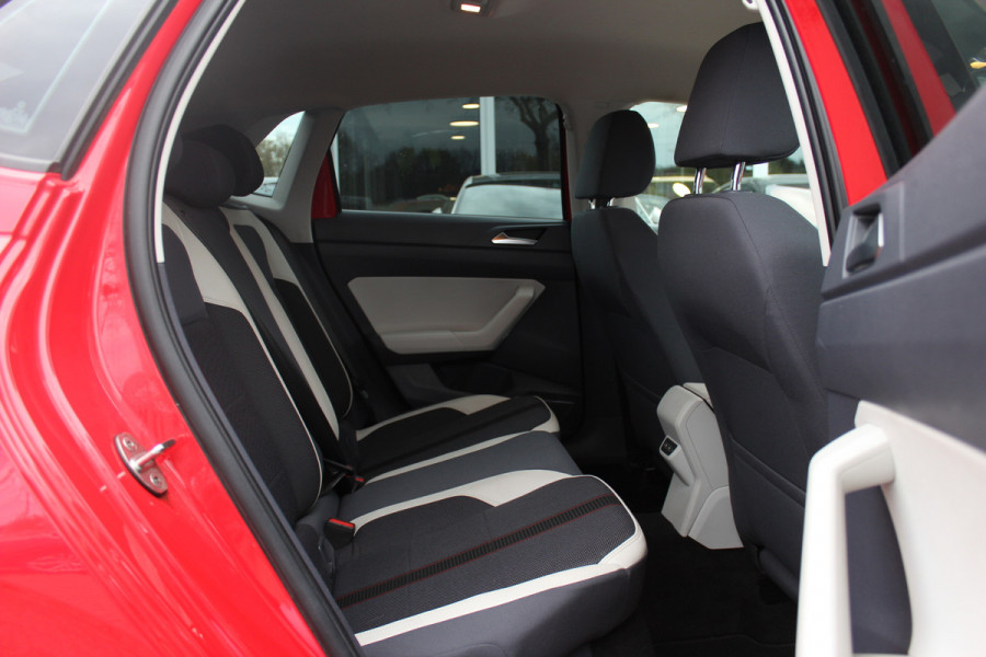 Volkswagen Polo 1.0 TSI Comfortline / NL Auto! / 1e Eign. / Trekhaak / CarPlay / Beats / 16'' / ACC