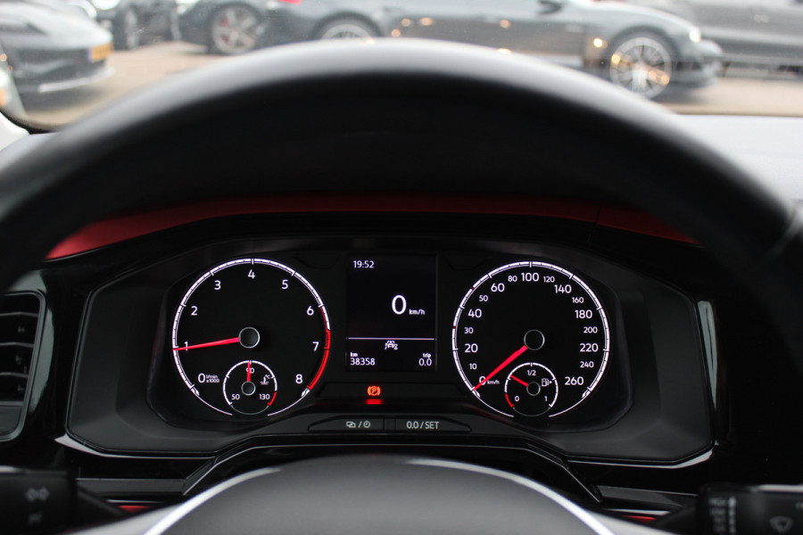 Volkswagen Polo 1.0 TSI Comfortline / NL Auto! / 1e Eign. / Trekhaak / CarPlay / Beats / 16'' / ACC