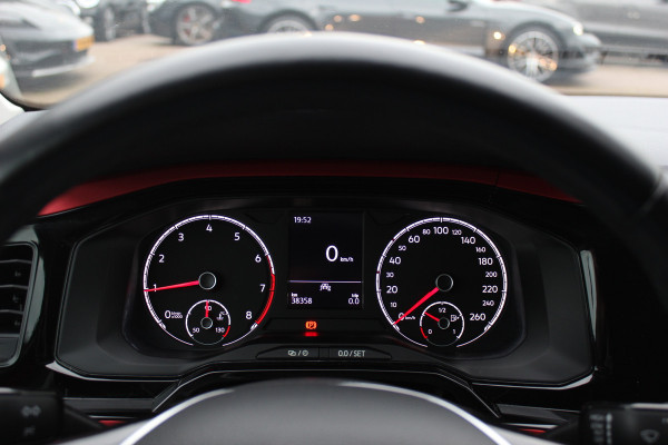 Volkswagen Polo 1.0 TSI Comfortline / NL Auto! / 1e Eign. / Trekhaak / CarPlay / Beats / 16'' / ACC