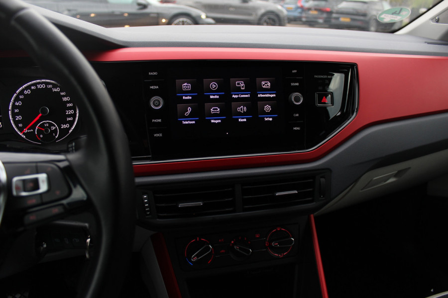 Volkswagen Polo 1.0 TSI Comfortline / NL Auto! / 1e Eign. / Trekhaak / CarPlay / Beats / 16'' / ACC