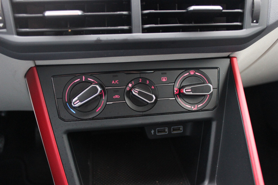 Volkswagen Polo 1.0 TSI Comfortline / NL Auto! / 1e Eign. / Trekhaak / CarPlay / Beats / 16'' / ACC