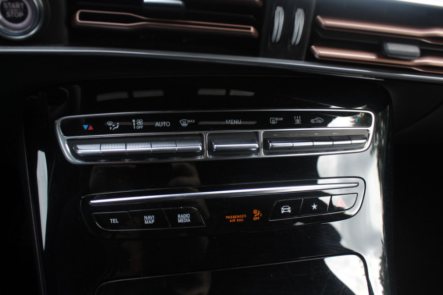 Mercedes-Benz EQC 400 4MATIC Business Solution AMG 80 kWh / SoH 93,1% / Schuifdak / 360Camera / Head-up / Burmester / Leder / 20'' / Matrix LED / CarPlay / Dodehoek / DAB / ACC