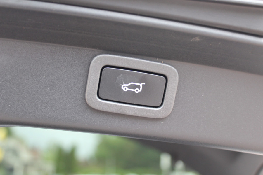 Jaguar I-PACE EV400 First Edition 90 kWh / Full option! / Panoramadak / 360Camera / Head-up / 20'' / Luchtvering / Leder / Meridian / Stoel+Stuurverwarming / 4zone Airco / DAB / Dodehoek / ACC