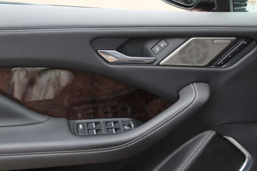 Jaguar I-PACE EV400 First Edition 90 kWh / Full option! / Panoramadak / 360Camera / Head-up / 20'' / Luchtvering / Leder / Meridian / Stoel+Stuurverwarming / 4zone Airco / DAB / Dodehoek / ACC