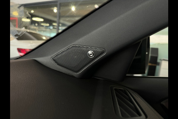 Volkswagen T-Roc 1.5 TSI R-Line Pano|Beats|IQ|Keyless|Camera