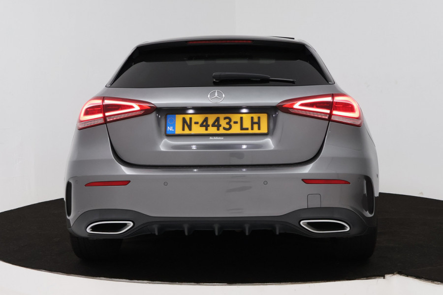 Mercedes-Benz A-Klasse 200 Premium Plus (PANORAMADAK, STOELVERWARMING, SFEERVERLICHTING, CAMERA, CRUISE CONTROL, PARKEERSENSOREN)