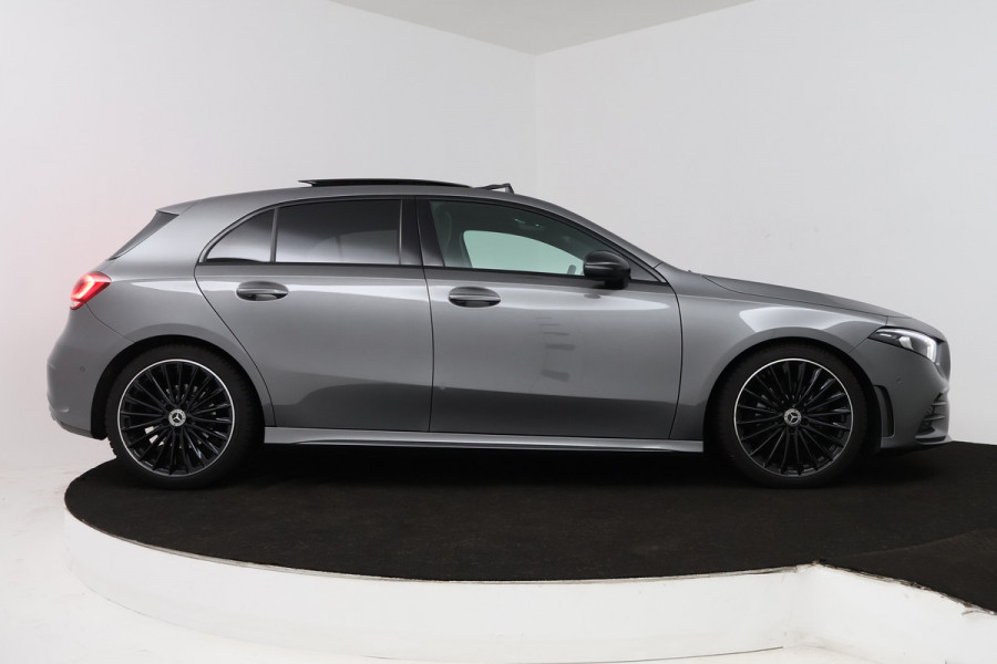 Mercedes-Benz A-Klasse 200 Premium Plus (PANORAMADAK, STOELVERWARMING, SFEERVERLICHTING, CAMERA, CRUISE CONTROL, PARKEERSENSOREN)