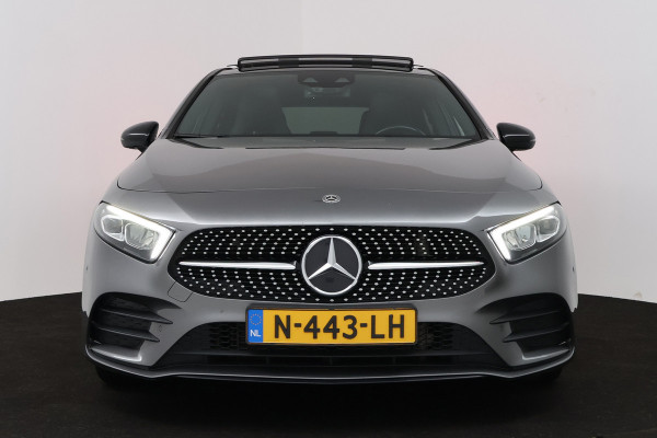 Mercedes-Benz A-Klasse 200 Premium Plus (PANORAMADAK, STOELVERWARMING, SFEERVERLICHTING, CAMERA, CRUISE CONTROL, PARKEERSENSOREN)