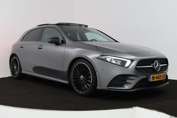 Mercedes-Benz A-Klasse 200 Premium Plus (PANORAMADAK, STOELVERWARMING, SFEERVERLICHTING, CAMERA, CRUISE CONTROL, PARKEERSENSOREN)